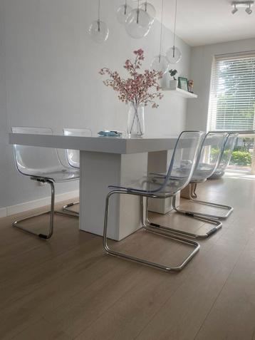 Goossens eettafel beschikbaar voor biedingen