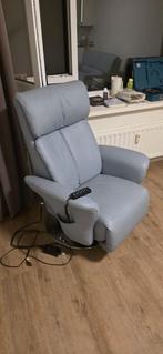 Elektrisch verstelbare sta-op-stoel, Huis en Inrichting, Fauteuils, Ophalen, Zo goed als nieuw, 50 tot 75 cm