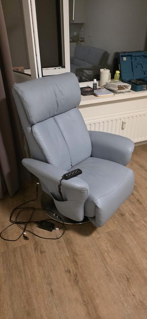 Elektrisch verstelbare sta-op-stoel, Huis en Inrichting, Fauteuils, Zo goed als nieuw, 50 tot 75 cm, Ophalen