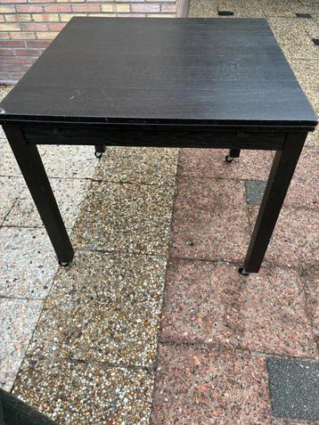 Keukentafel, op wieltjes beschikbaar voor biedingen