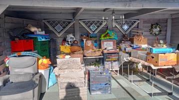 Gratis rommelmarkt spullen  beschikbaar voor biedingen