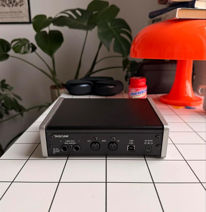Tascam US-2x2 Audio/MIDI Interface, Muziek en Instrumenten, Midi-apparatuur, Zo goed als nieuw, Ophalen of Verzenden