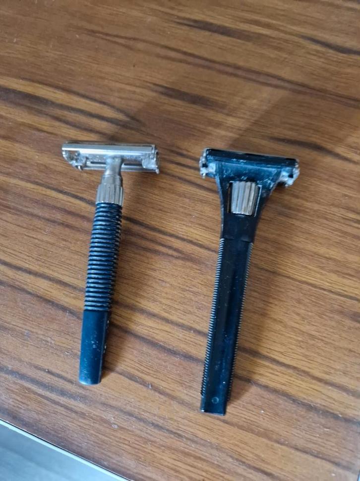 Vintage Scheermesjes - Twee Stuks, Antiek en Kunst, Antiek | Gereedschap en Instrumenten, Ophalen