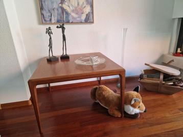 Vintage salontafel in perfecte staat beschikbaar voor biedingen