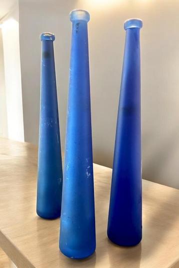 3  glazen vazen die bekend staan als ‘soliflores’.  beschikbaar voor biedingen