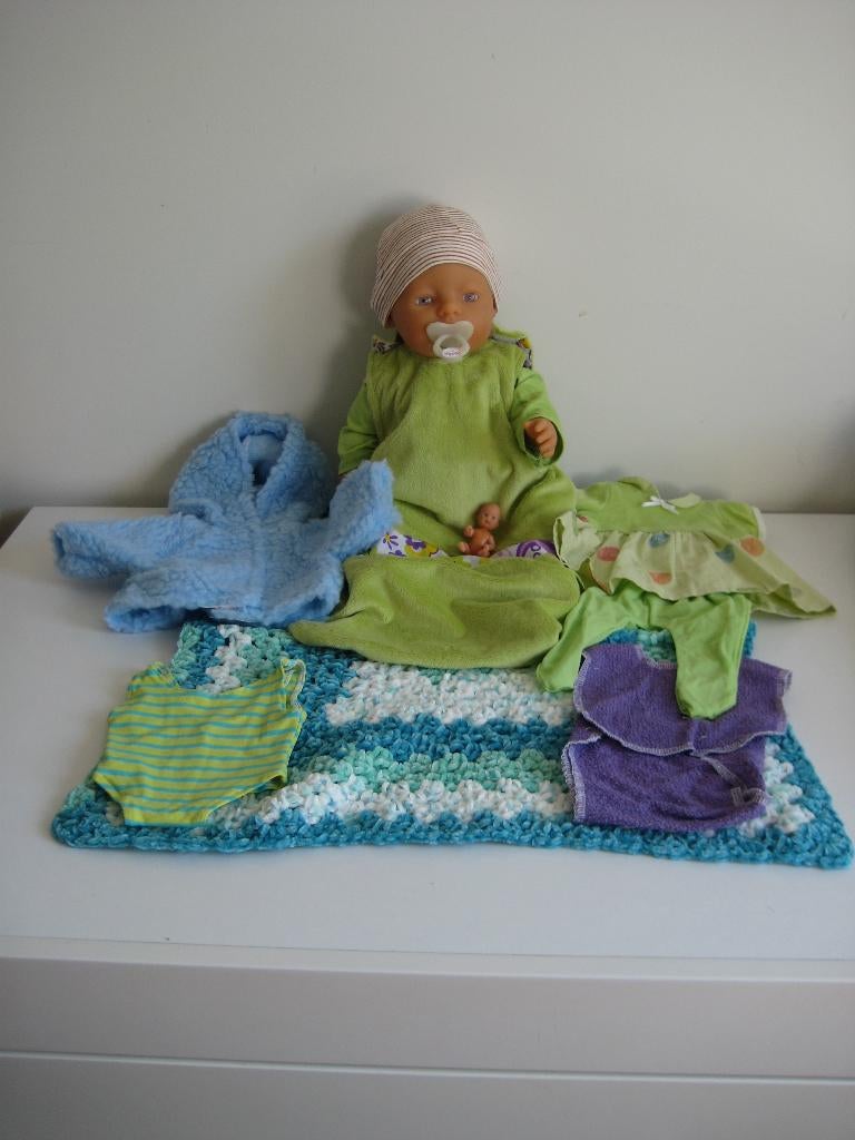 Baby Born pop met speen slaapzak kleding dekentje, Ophalen of Verzenden, Zo goed als nieuw, Babypop