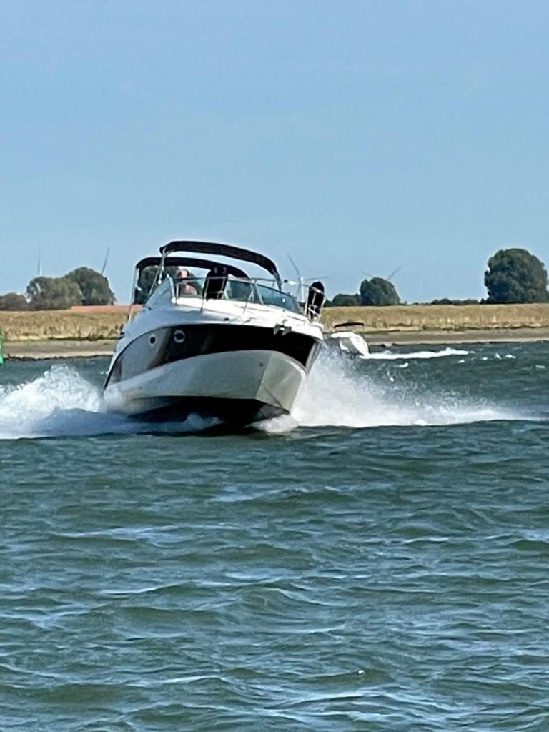 Maxum 2600 SE in top conditie, Watersport en Boten, Ophalen, Gebruikt, Binnenboordmotor, 6 meter of meer