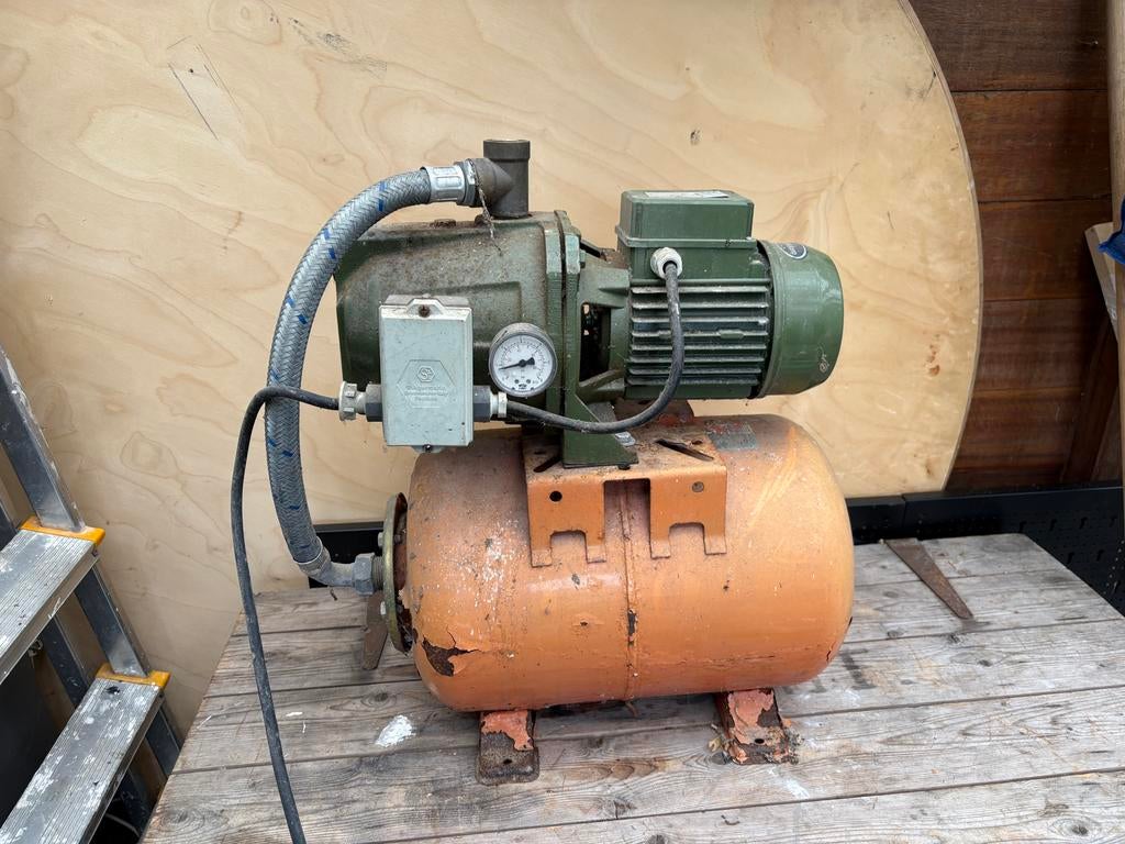 Hydrofoor SEAR TR-5 met drukvat, Ophalen, Gebruikt, Elektrisch, Hydrofoorpomp