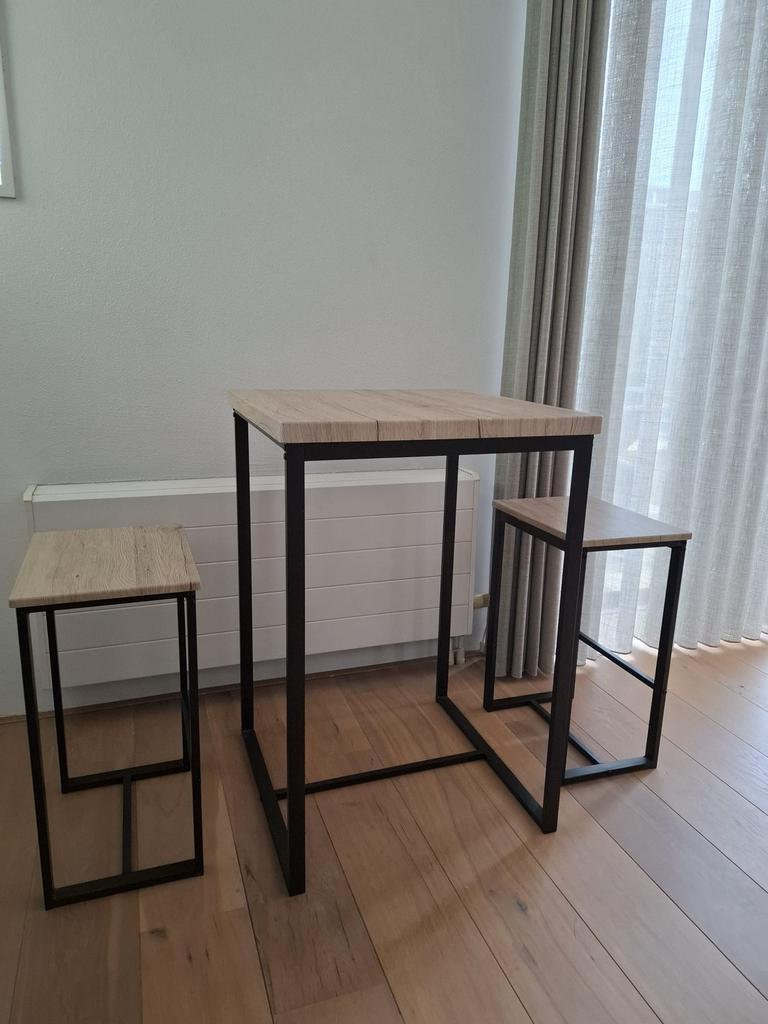 Hoge tafel met twee krukken, Huis en Inrichting, Tafels | Statafels, Ophalen, Zo goed als nieuw