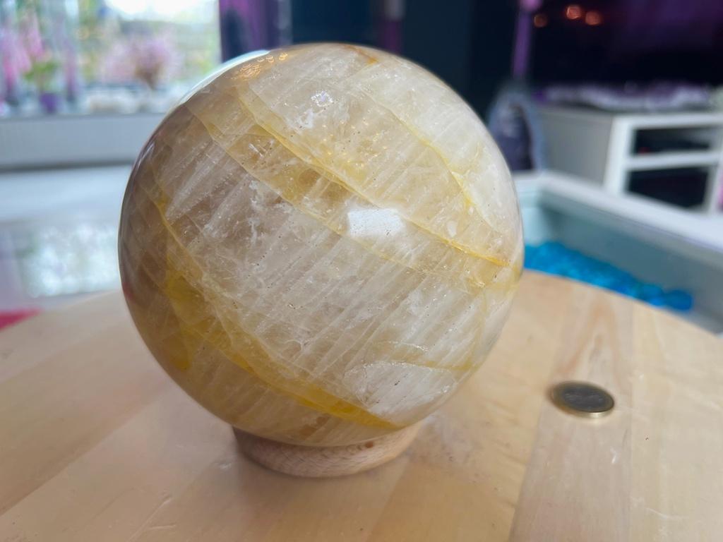 Limoniet/goud kwarts bol (14) 2990 gram, diameter 13,5 cm., Ophalen of Verzenden, Mineraal