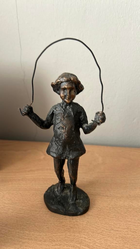 Beeldje meisje met springtouw, Antiek en Kunst, Ophalen of Verzenden