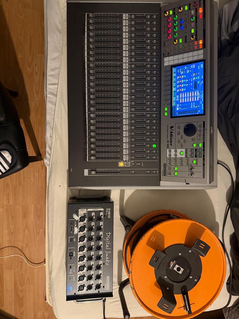 Te koop of ruil. Roland vm400.rss digitale mengtafel, Muziek en Instrumenten, Ophalen, Zo goed als nieuw, 61 toetsen, Roland