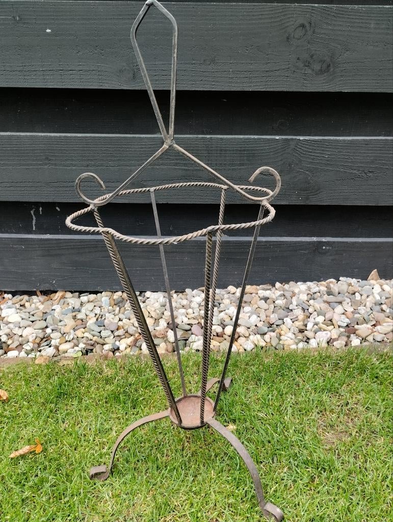 Oud ijzeren paraplu bak, Ophalen of Verzenden, Metaal
