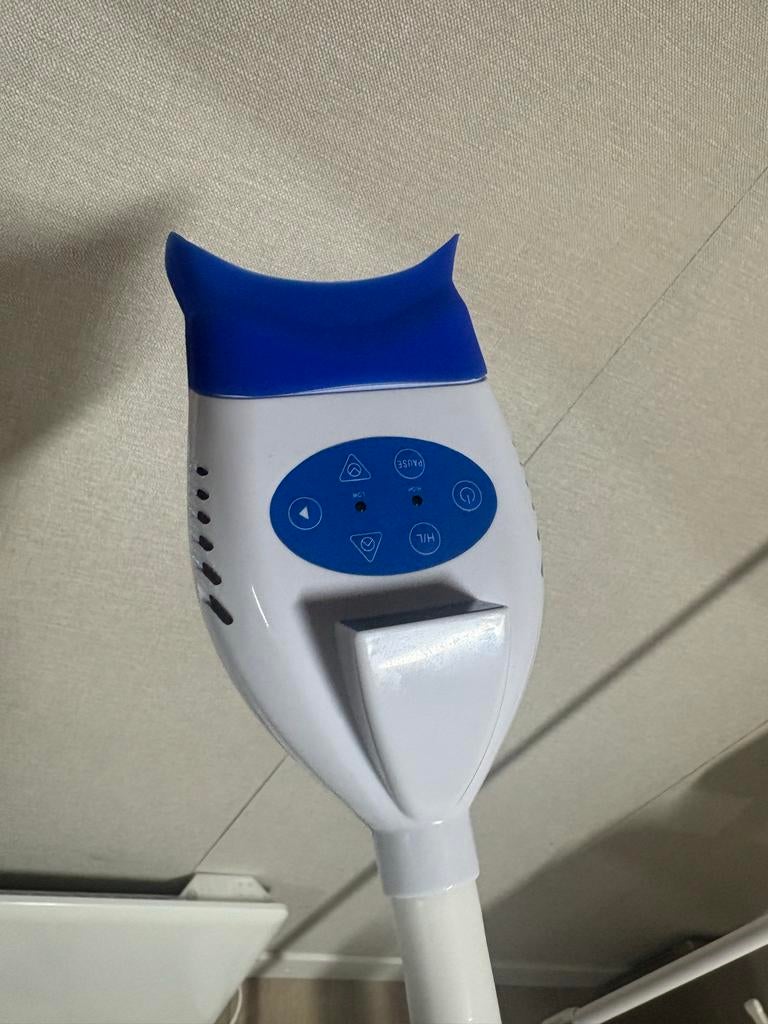 Tandenbleeklampen (2 stuks) - Zo goed als nieuw, Sieraden, Tassen en Uiterlijk, Uiterlijk | Gezichtsverzorging, Ophalen of Verzenden