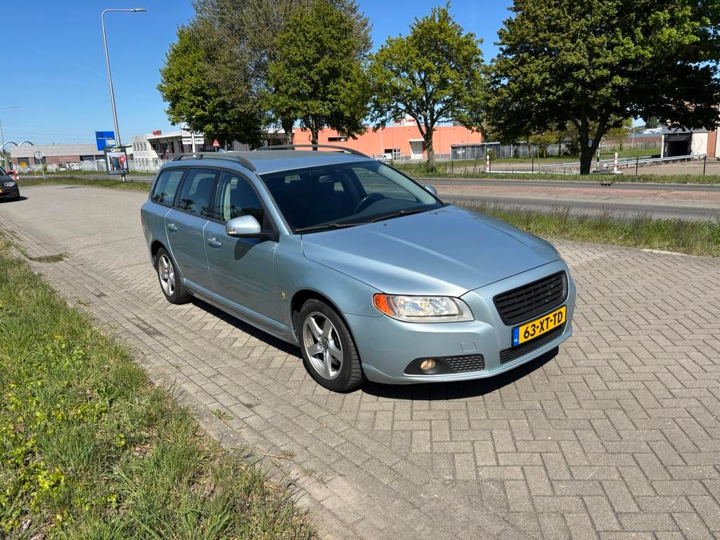 Volvo V70 2.4 D5 136KW 2007 Blauw, Auto's, Volvo, Voorwielaandrijving, 15 km/l, 1800 kg, Zwart