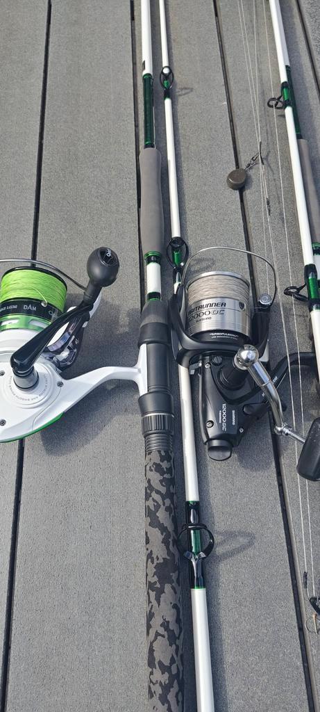 2 Meervalhengels met Molens en Accessoires ZGAN, Watersport en Boten, Hengelsport | Algemeen, Zo goed als nieuw, Complete hengel
