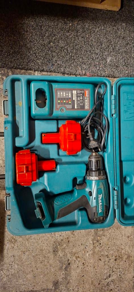 Makita Accuboormachine 14.4V met lader en 2 accu's, Ophalen of Verzenden