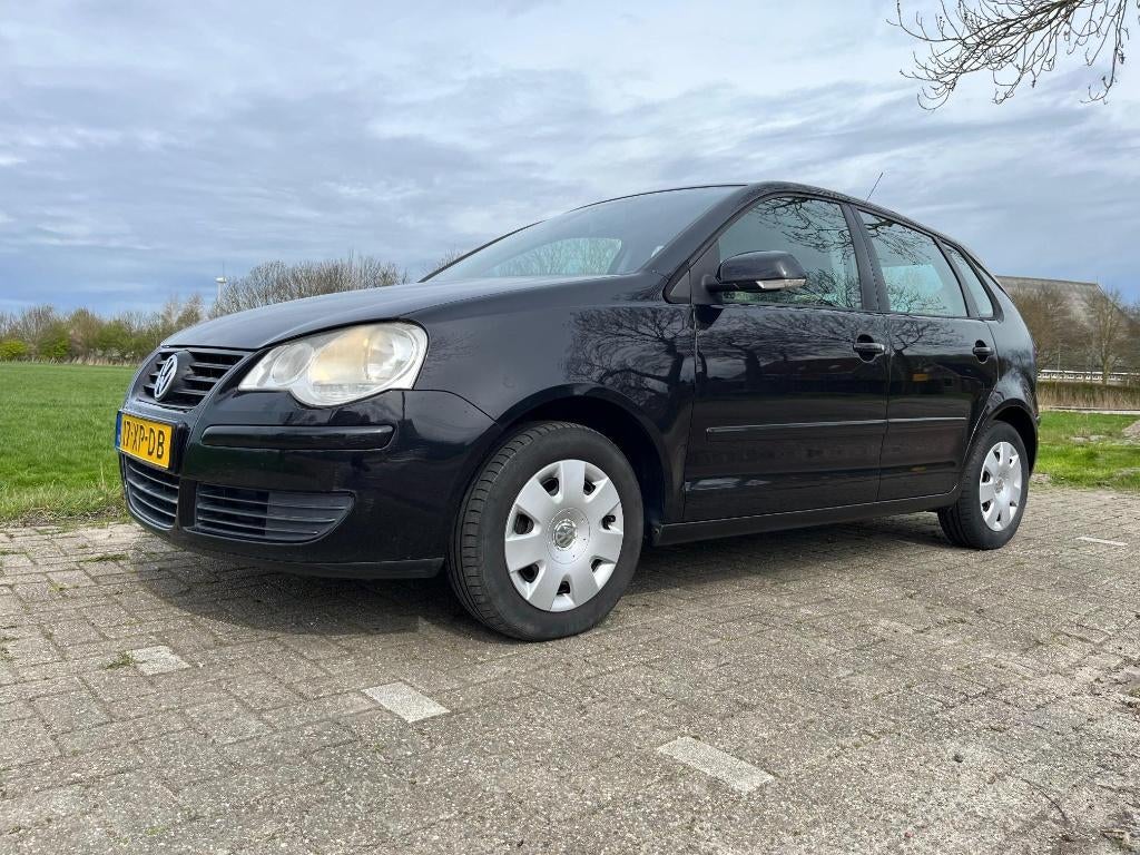 Volkswagen Polo 1.4 16V 59KW 2007 Zwart, Auto's, Volkswagen, Voorwielaandrijving, Stof, 40 €/maand, Zwart