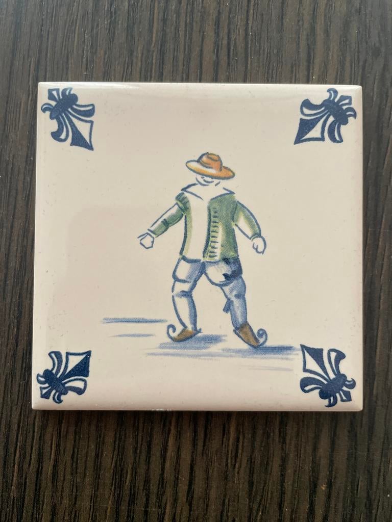 KLM business class Delfts Blauw Tegeltje met Hollandse Man, Antiek en Kunst, Antiek | Wandborden en Tegels, Ophalen of Verzenden