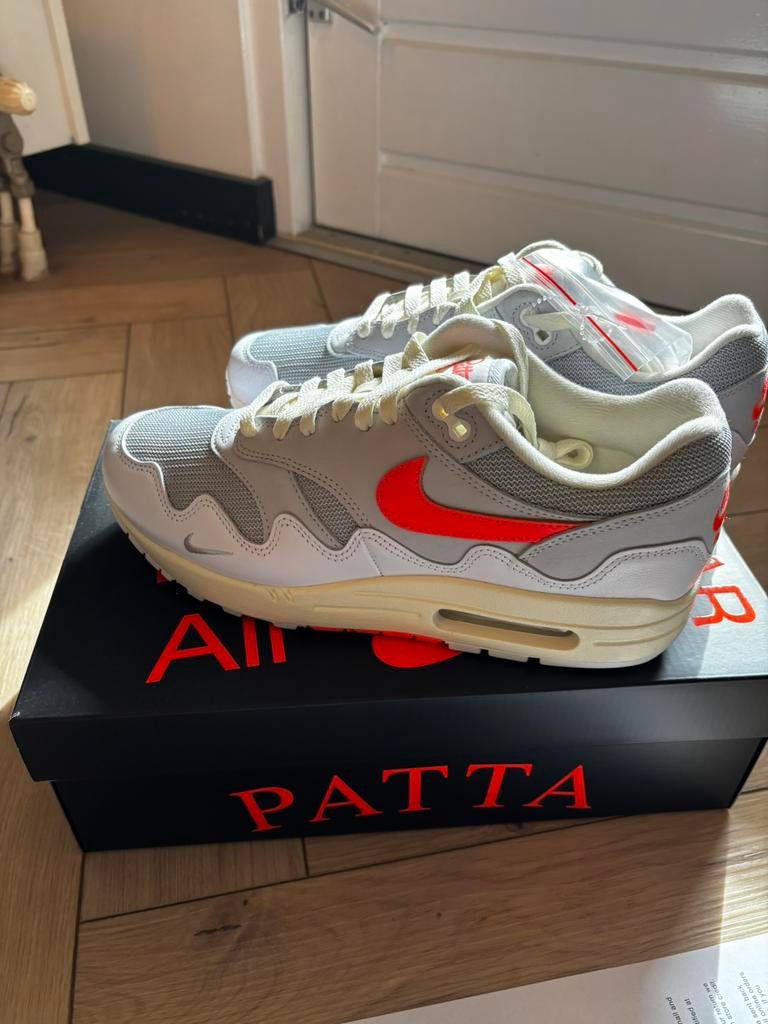 Nike Air Max 1 x Patta ‘White Hyper Crimson’ - Maat 43, Kleding | Heren, Schoenen, Ophalen, Wit, Nieuw, Sneakers of Gympen