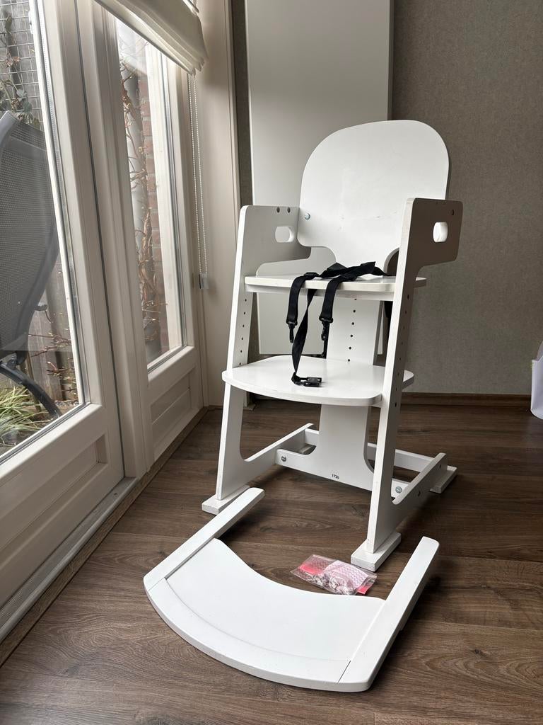 Kinderstoel - wit - van merk Prenatal, Kinderen en Baby's, Kinderstoelen, Ophalen, Gebruikt, Meegroeistoel, Afneembaar eetblad