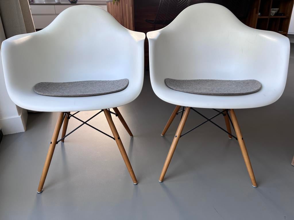 Eames Daw armchair 2 kuipstoelen wit, Huis en Inrichting, Stoelen, Gebruikt, Twee, Wit, Ophalen of Verzenden