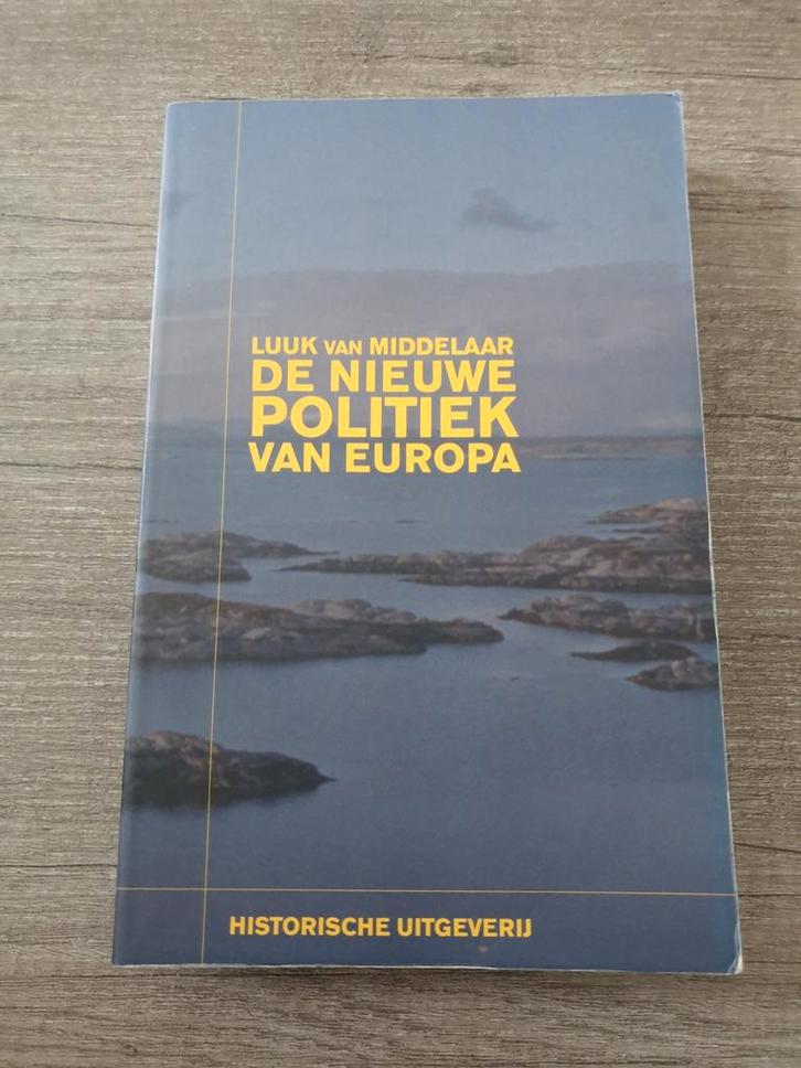 De Nieuwe Politiek van Europa - Luuk van Middelaar, Boeken, Overige Boeken, Gelezen, Ophalen of Verzenden