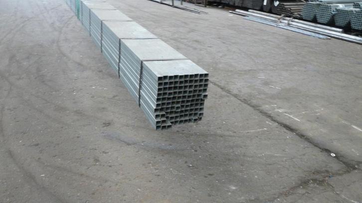 Bundel ijzeren kokers verzonken 25x25x1,2mm lengte ca. 4915m, Hobby en Vrije tijd, Overige Hobby en Vrije tijd, Nieuw, Ophalen