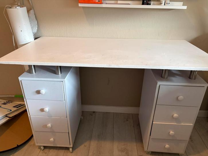 Nagel bureau, Huis en Inrichting, Bureaus, Zo goed als nieuw, Ophalen