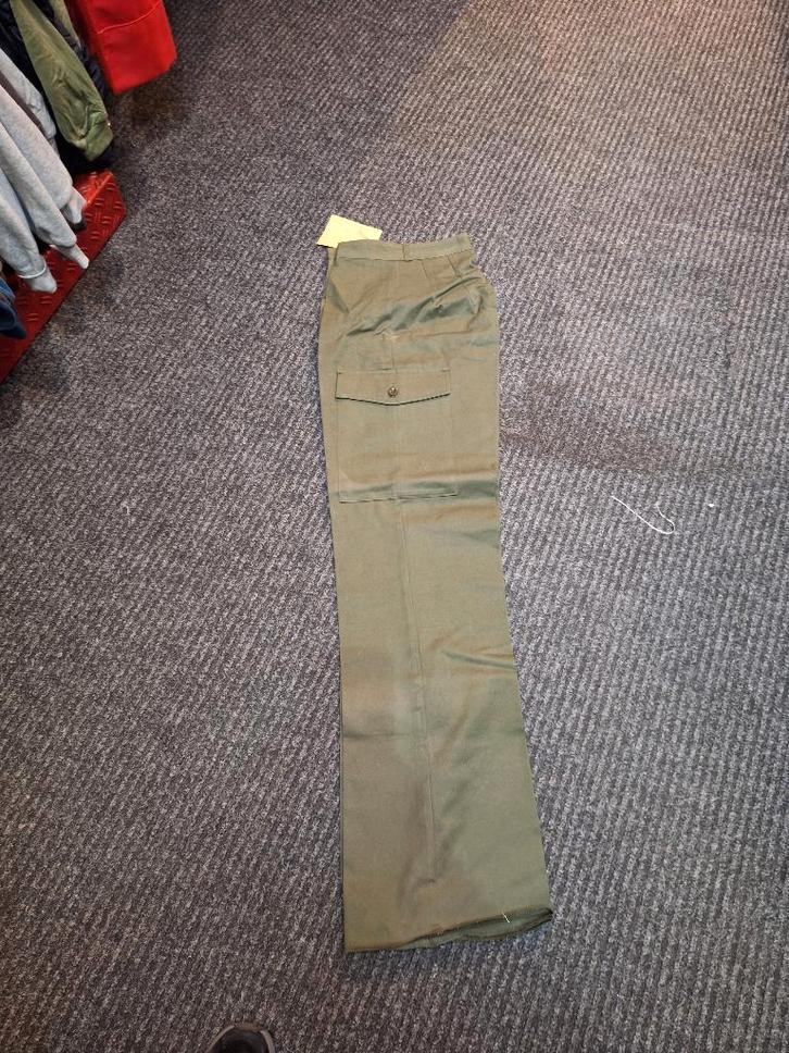 oude groene katoenen werkbroek Belgisch leger Dames, 1981, Verzamelen, Militaria | Algemeen, Landmacht, Kleding of Schoenen, Overige gebieden