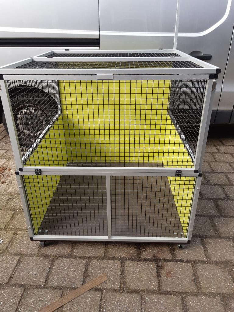 Nieuwe werpkooi voor hondjes of katten op wielen, Dieren en Toebehoren, Hondenhokken, Ophalen, 110 cm of meer, 100 cm of meer