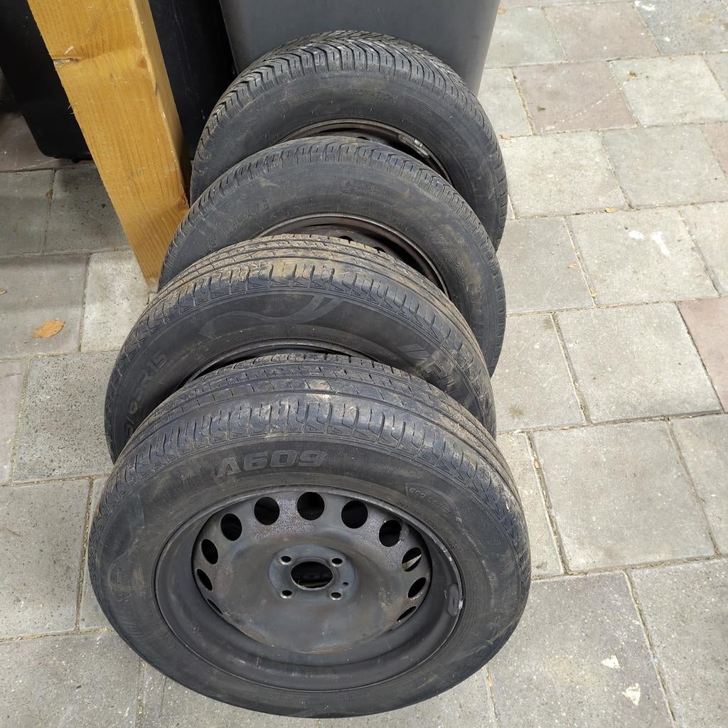 4 banden op velg 185/65R15, Ophalen of Verzenden