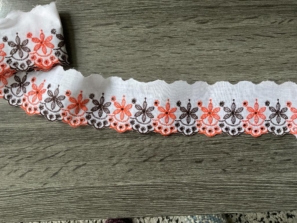 Nr 295) prachtig geborduurd broderie stukken 3 meter € 1,50, Verzenden, Nieuw, Kant