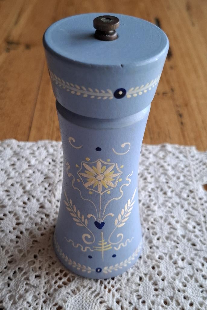 Lichtblauwe vintage handbeschilderde houten pepermolen, Ophalen of Verzenden