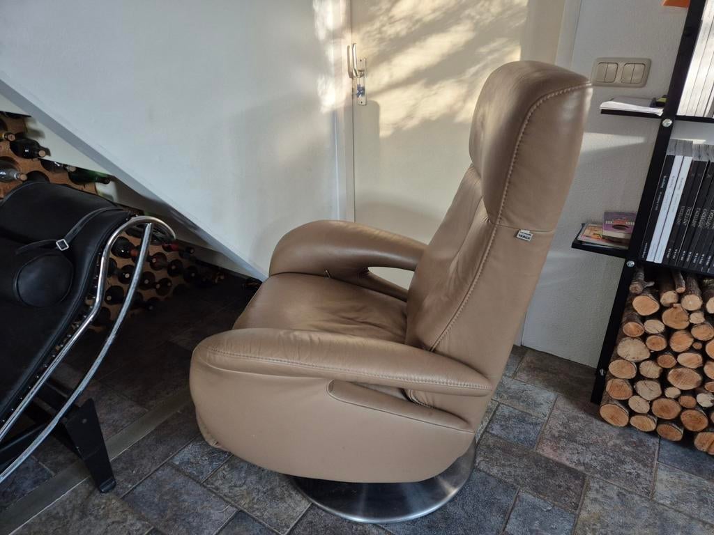 Mooie relaxed draaistoel van leer., Ophalen