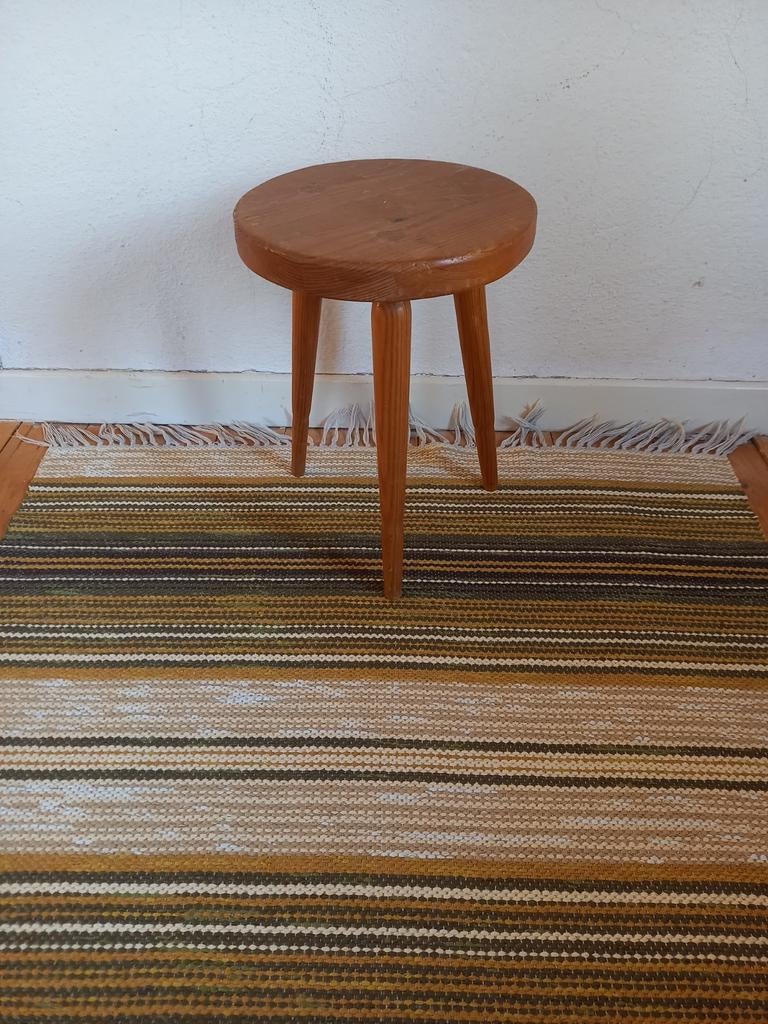 Oude Zweedse houten driepoot kruk, Minder dan 45 cm, Minder dan 55 cm, Gebruikt, Rond