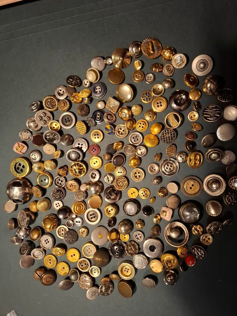 Vintage 200 zilver- en goudkleurige knopen. Nu of nooit., Hobby en Vrije tijd, Ophalen, Knoop of Knopen