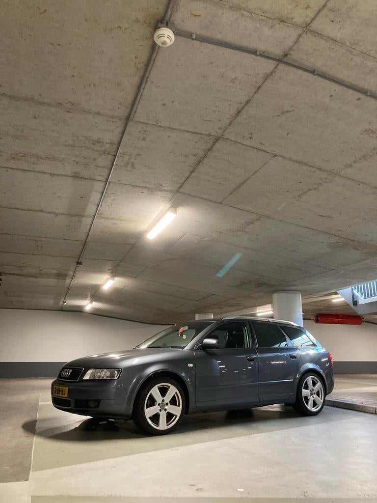 Audi A4 2004 Grijs, Auto's, Audi, Particulier, A4, Benzine, Stationwagon, Geïmporteerd, Zilver of Grijs, Ophalen