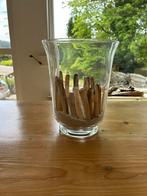 2 GROTEN GLAZEN WINDLICHTEN INCLUSIEF SCHELPEN EN ZAND, Ophalen, Overige materialen, Zo goed als nieuw, Kandelaar