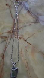 Oude zilveren ketting met groene steen, Gebruikt, Overige voorstellingen, Ophalen of Verzenden, Met edelsteen