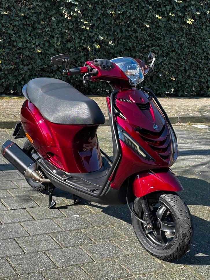 Piaggio Zip 4t 2016 Nieuw !!, Fietsen en Brommers, Scooters | Piaggio, Zo goed als nieuw, Zip, Benzine, Ophalen