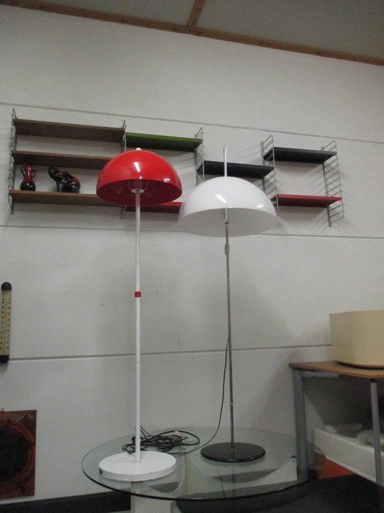 Vloerlamp rood wit jaren 70 80 design retro vintage, Huis en Inrichting, Gebruikt, 100 tot 150 cm, ?, Metaal