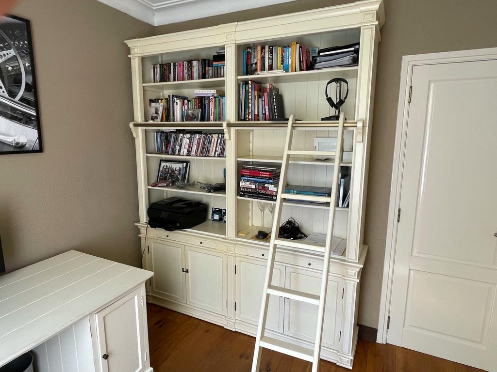 VERKOCHT: Massief houten boekenkast, Huis en Inrichting, Ophalen, Gebruikt, Met deur(en), 200 cm of meer