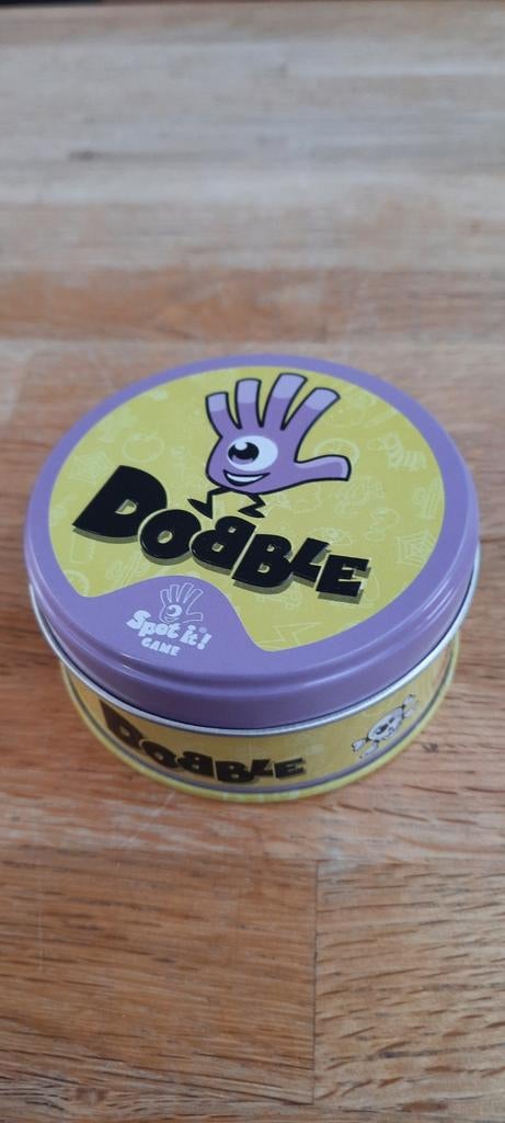 Dobble spel in blik - Zo goed als nieuw, Vijf spelers of meer, Ophalen, Zo goed als nieuw, Asmodee