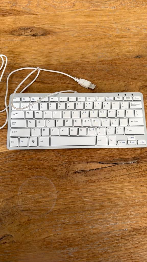 Toetsenbord met kabel, Ophalen of Verzenden, Zo goed als nieuw