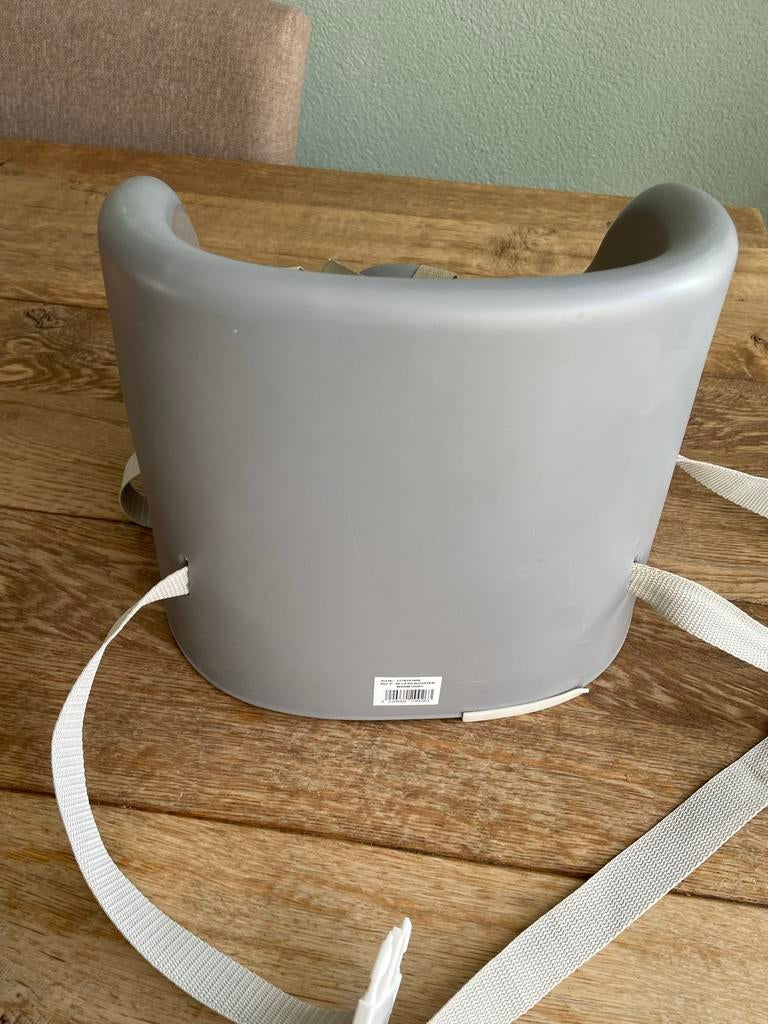 Grijze kinderstoelverhoger met riempjes, Kinderen en Baby's, Kinderstoelen, Ophalen, Gebruikt, Overige typen, Gordel(s)
