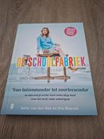 De Schoolfabriek: Van luizenmoeder tot voorleesvader, Ophalen of Verzenden, Zo goed als nieuw, Opvoeding tot 6 jaar, Sofie van den Enk en Eva Munnik