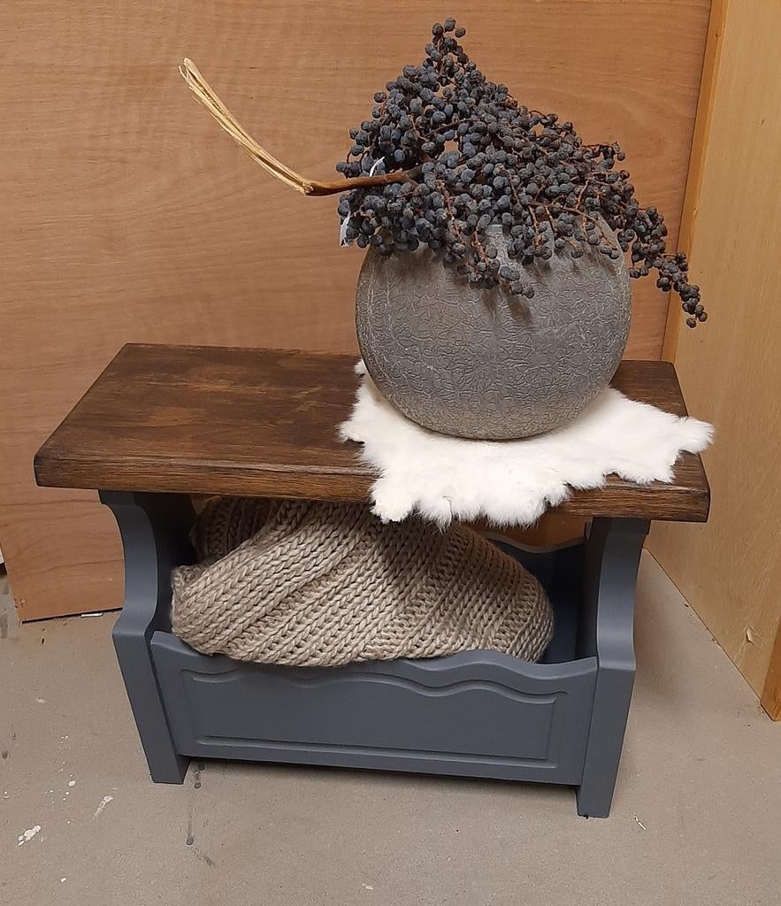 Landelijk, stoere krantenbak, lectuurbak, bijzettafeltje, Ophalen, Zo goed als nieuw, Gemaalweg 12b Rutten, Ari-Janne.nl