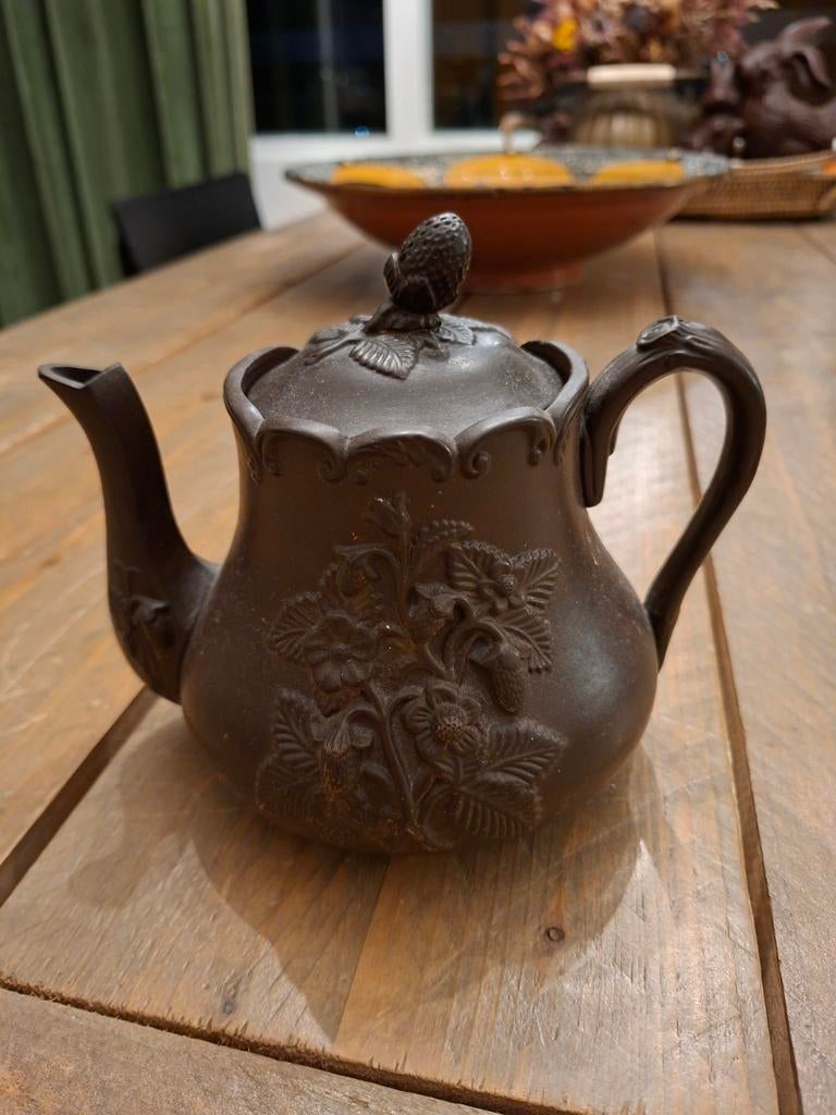Terracotta theepot met aardbeien, Antiek en Kunst, Antiek | Keramiek en Aardewerk, Ophalen of Verzenden