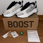 Adidas Yeezy Boost 700 MNVN Laceless 'Analog' - Maat 44, Kleding | Heren, Schoenen, Wit, Nieuw, Ophalen of Verzenden, Sneakers of Gympen